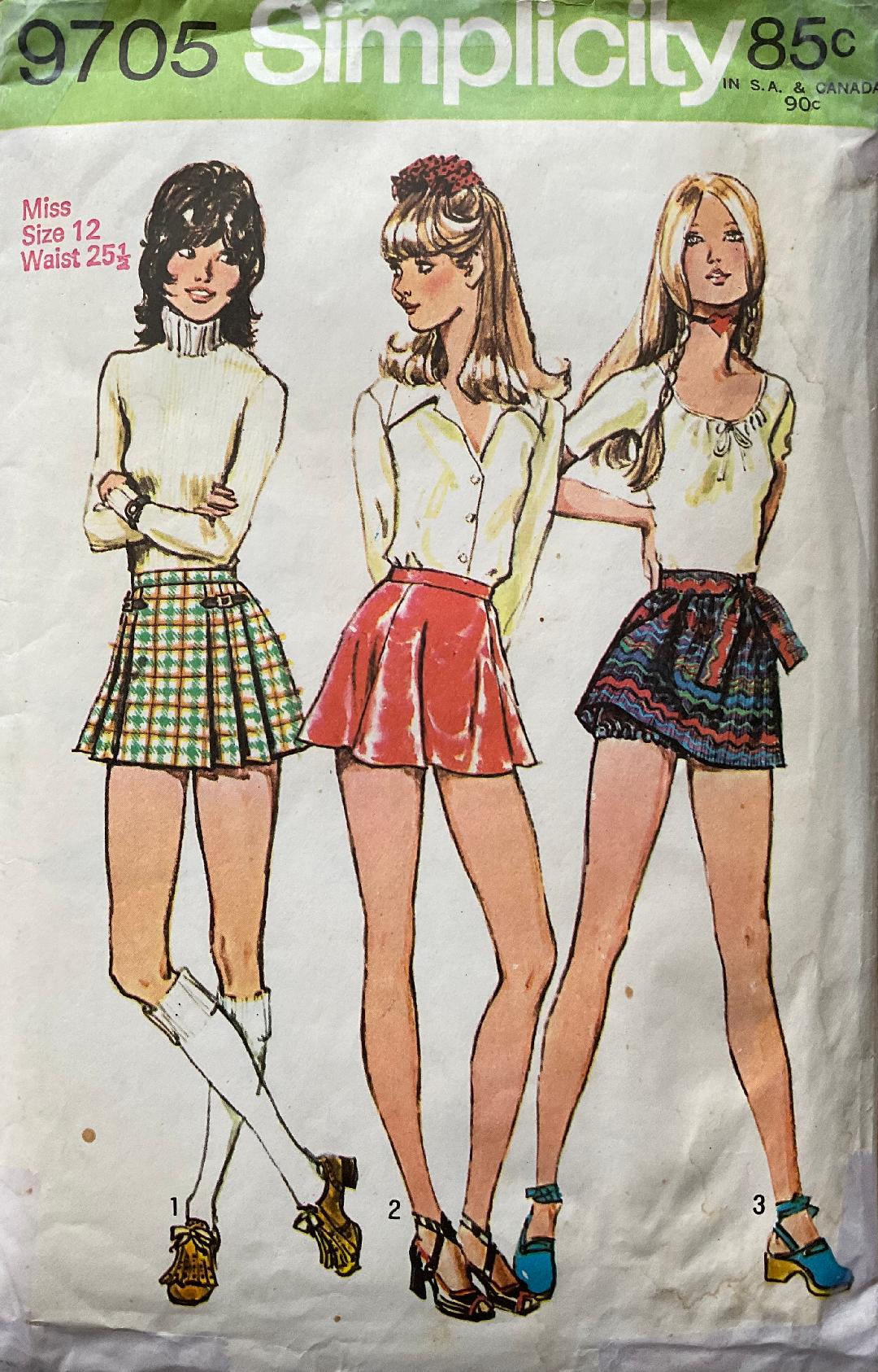Simplicity 9705 Sewing Pattern (Vintage) CUT